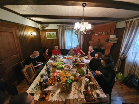 Огромное спасибо нашим девушкам - Алесе, Ирине и Светлане за шикарный стол, который они накрыли в мгновение ока))) Посидели немного за столом