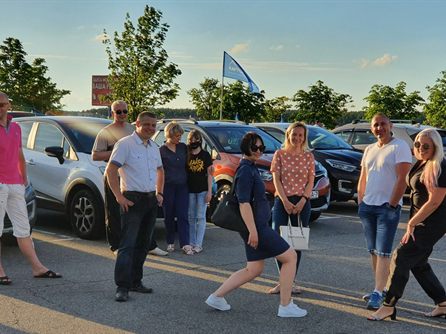 ...и девчонки устроили небольшой дэнс